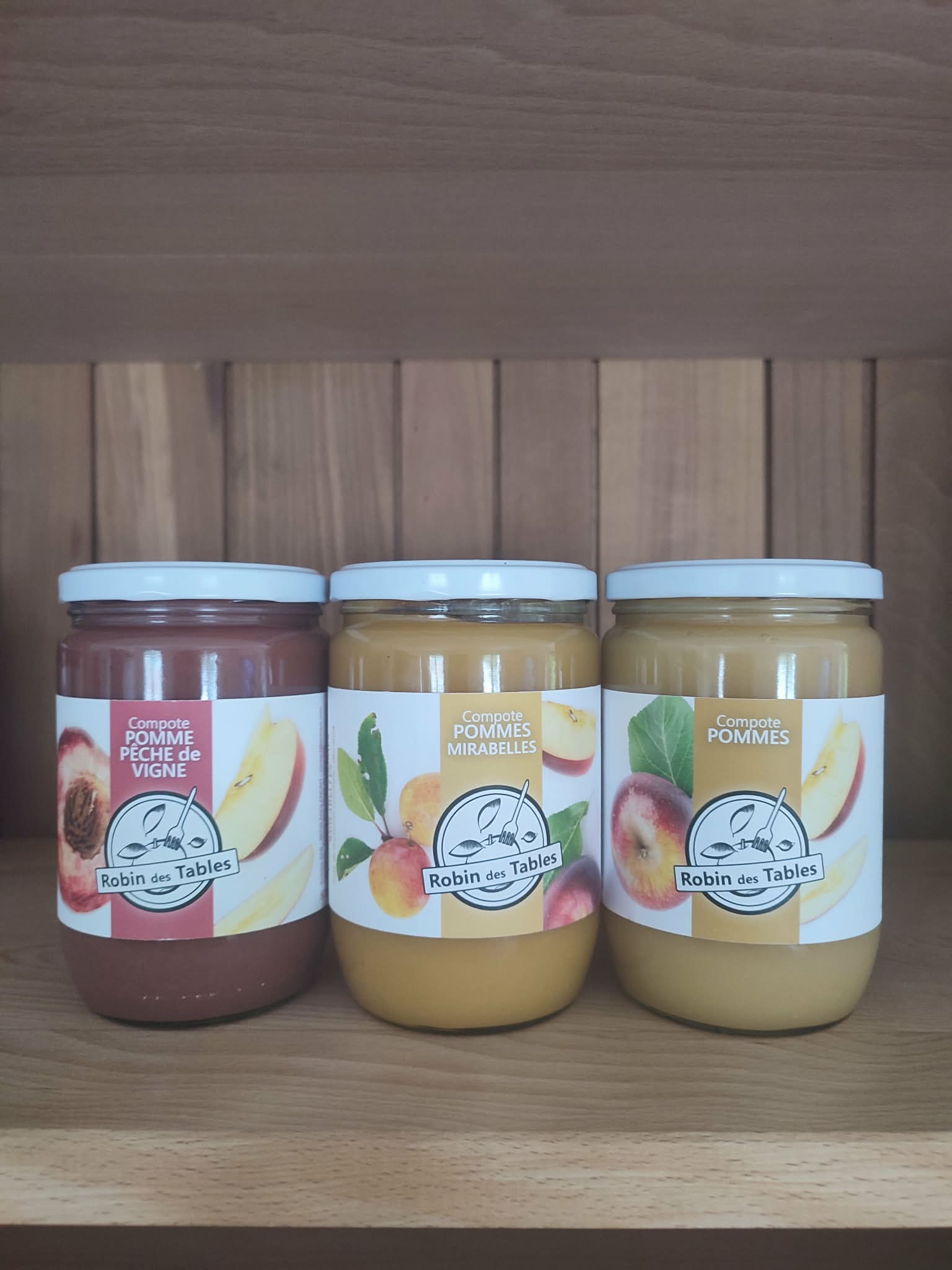 Lot de 3 Compotes Bio de 3 x 600Gr soit 1.8kg  Pomme, Pomme Mirabelle et Pomme Pêche de vigne.